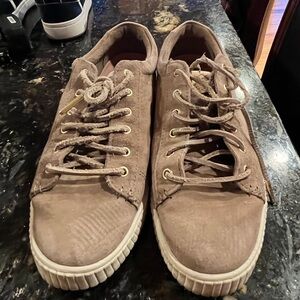 Sperry size 9
